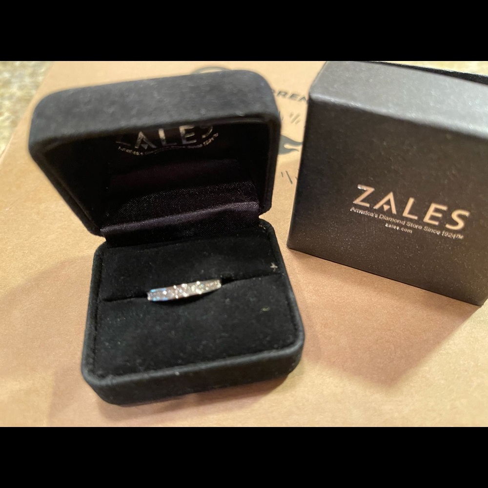 Zales ring - Picture 2 of 3